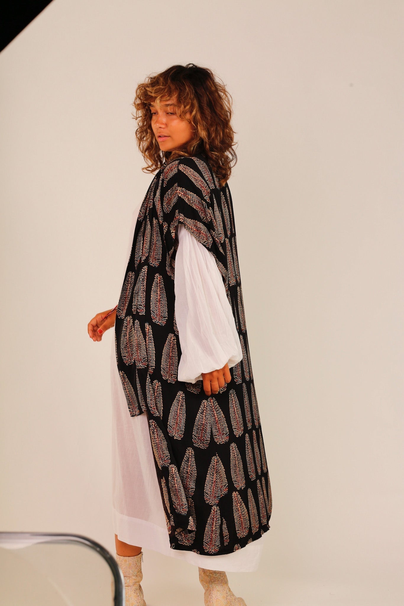 BLACK SILK FEATHER PRINT KIMONO WYNN - BANGKOK TAILOR CLOTHING STORE - HANDMADE CLOTHING