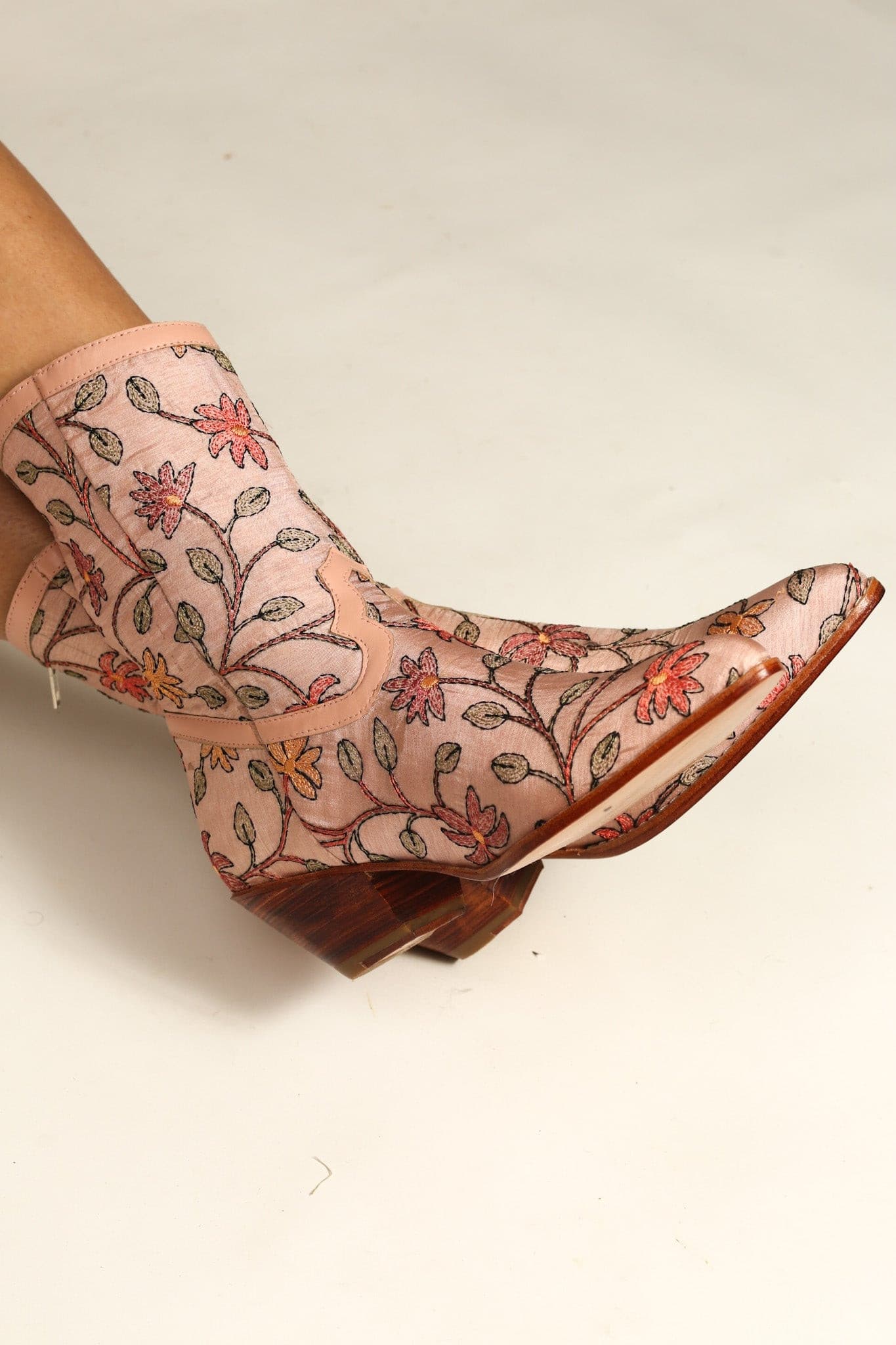 EMBROIDERED BOOTS BEATA - BANGKOK TAILOR CLOTHING STORE - HANDMADE CLOTHING