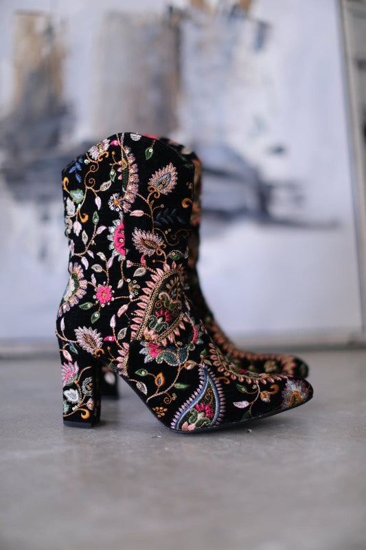 EMBROIDERED BOOTS LOUISE - BANGKOK TAILOR CLOTHING STORE - HANDMADE CLOTHING