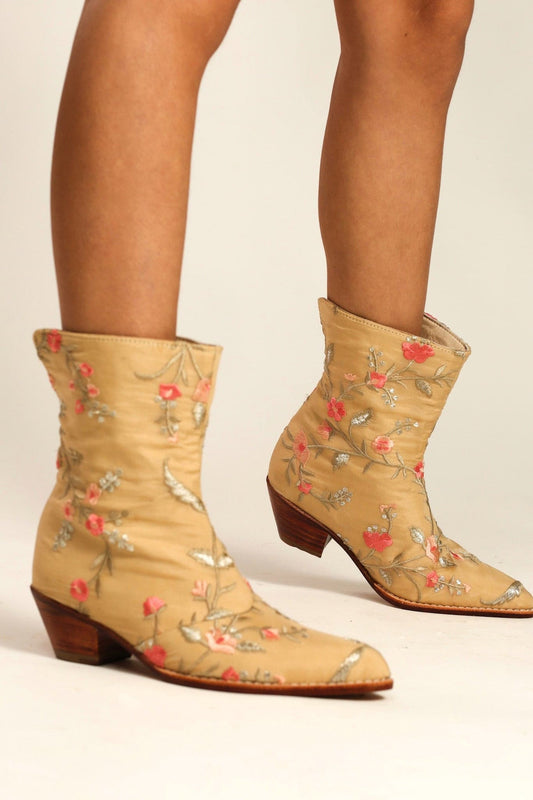 EMBROIDERED BOOTS NAMRATA - BANGKOK TAILOR CLOTHING STORE - HANDMADE CLOTHING