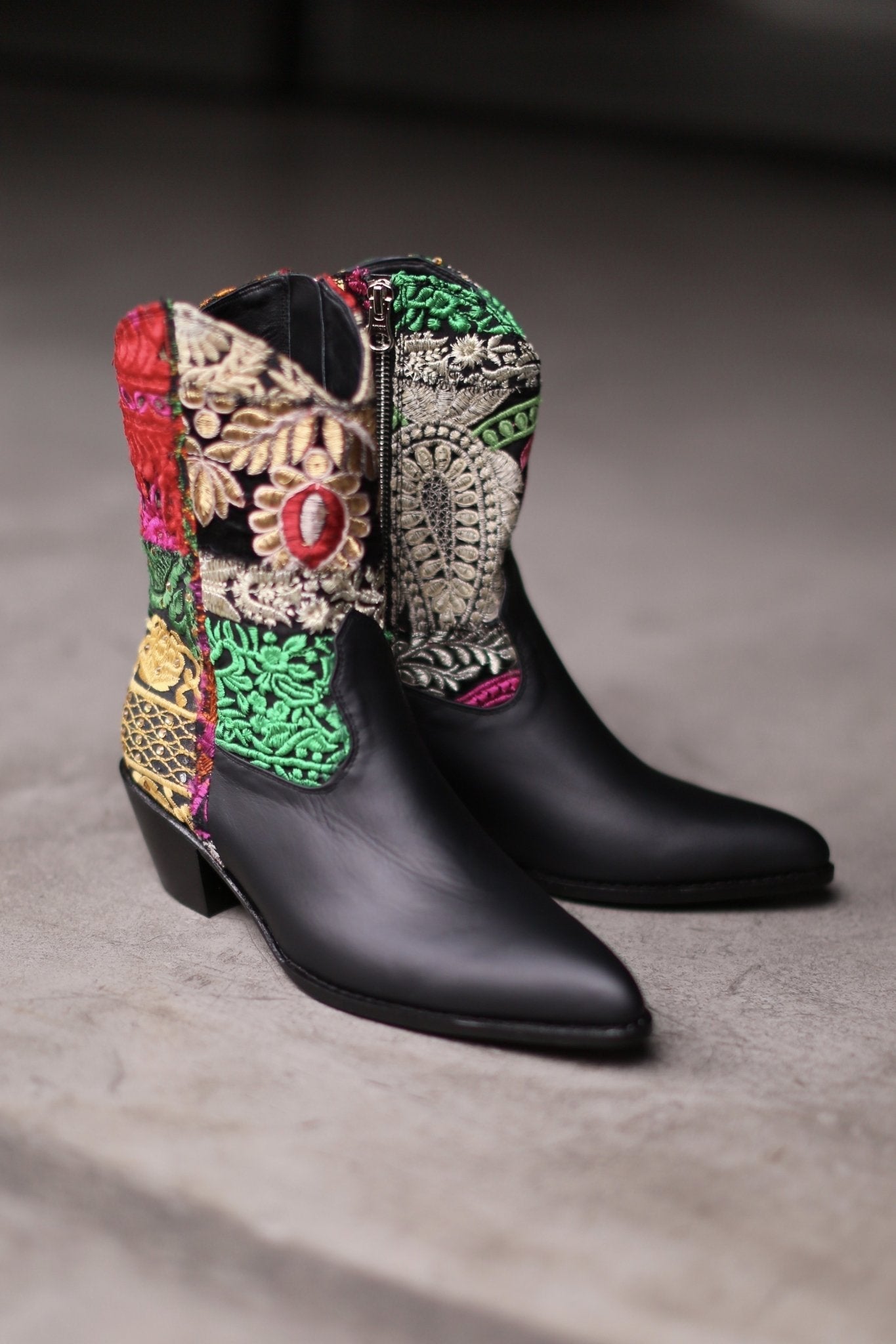 EMBROIDERED PATCHWORK BOOTS GIVA (BLACK) - BANGKOK TAILOR CLOTHING STORE - HANDMADE CLOTHING