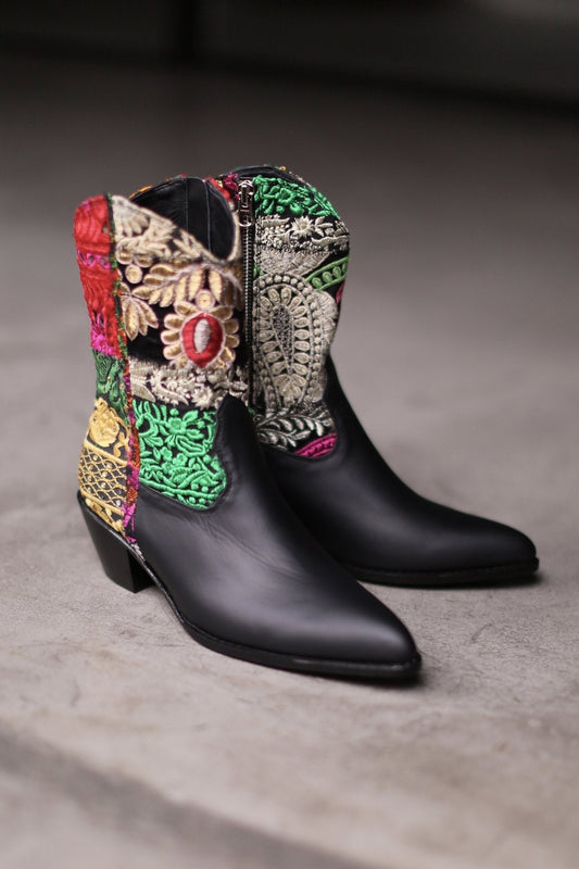 EMBROIDERED PATCHWORK BOOTS GIVA (BLACK) - BANGKOK TAILOR CLOTHING STORE - HANDMADE CLOTHING