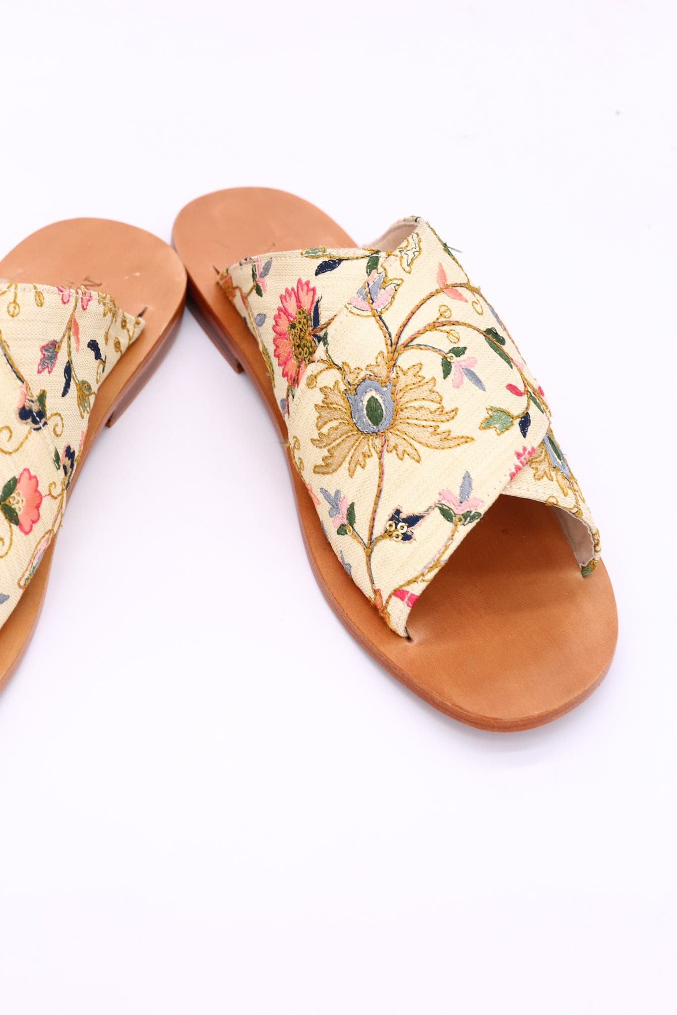 EMBROIDERED SANDALS DAISY - BANGKOK TAILOR CLOTHING STORE - HANDMADE CLOTHING