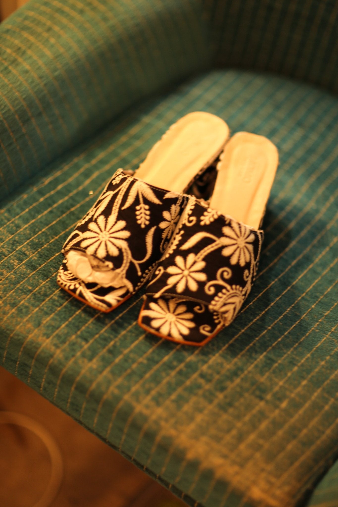 EMBROIDERED SILK MULES REEMA - BANGKOK TAILOR CLOTHING STORE - HANDMADE CLOTHING