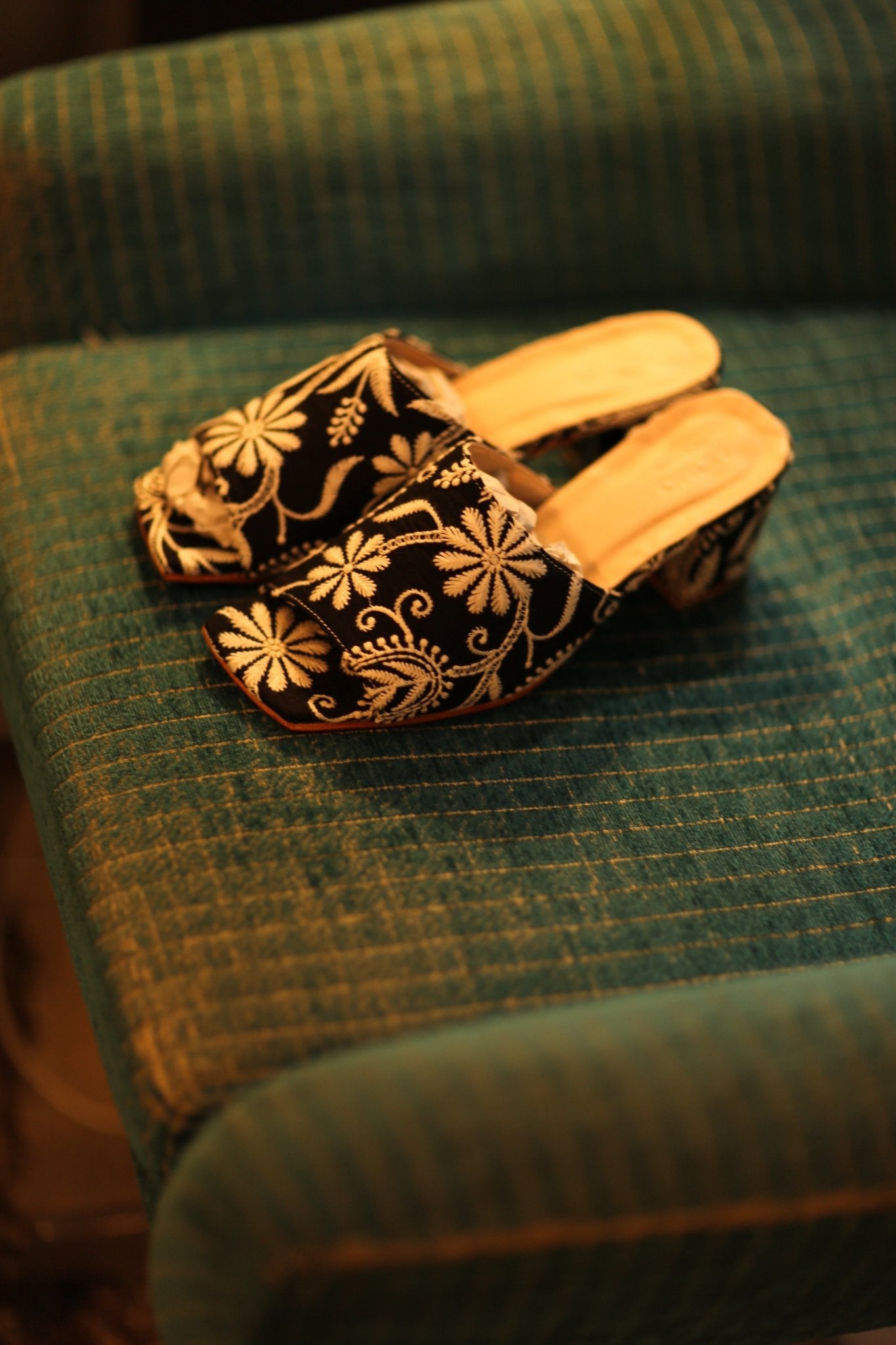 EMBROIDERED SILK MULES REEMA - BANGKOK TAILOR CLOTHING STORE - HANDMADE CLOTHING