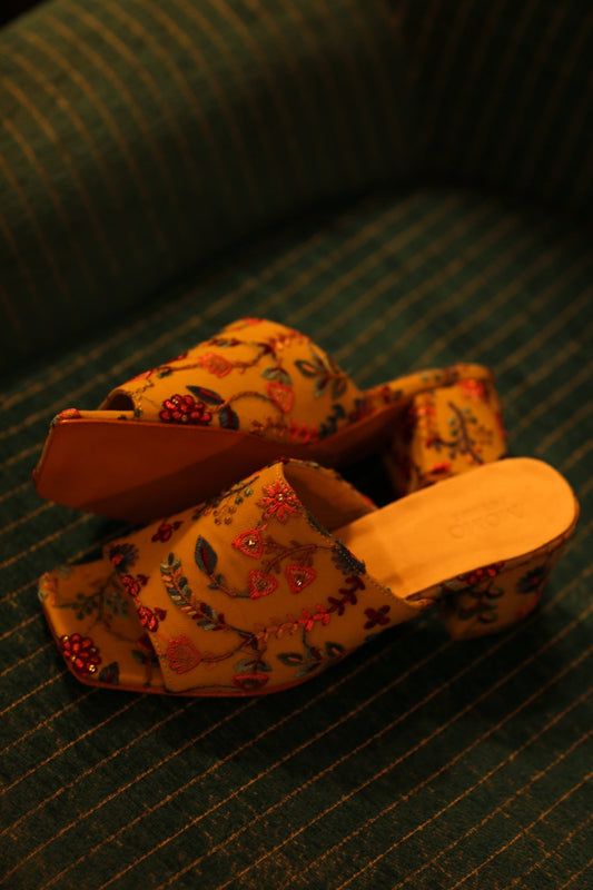 EMBROIDERED SILK MULES THANA - BANGKOK TAILOR CLOTHING STORE - HANDMADE CLOTHING