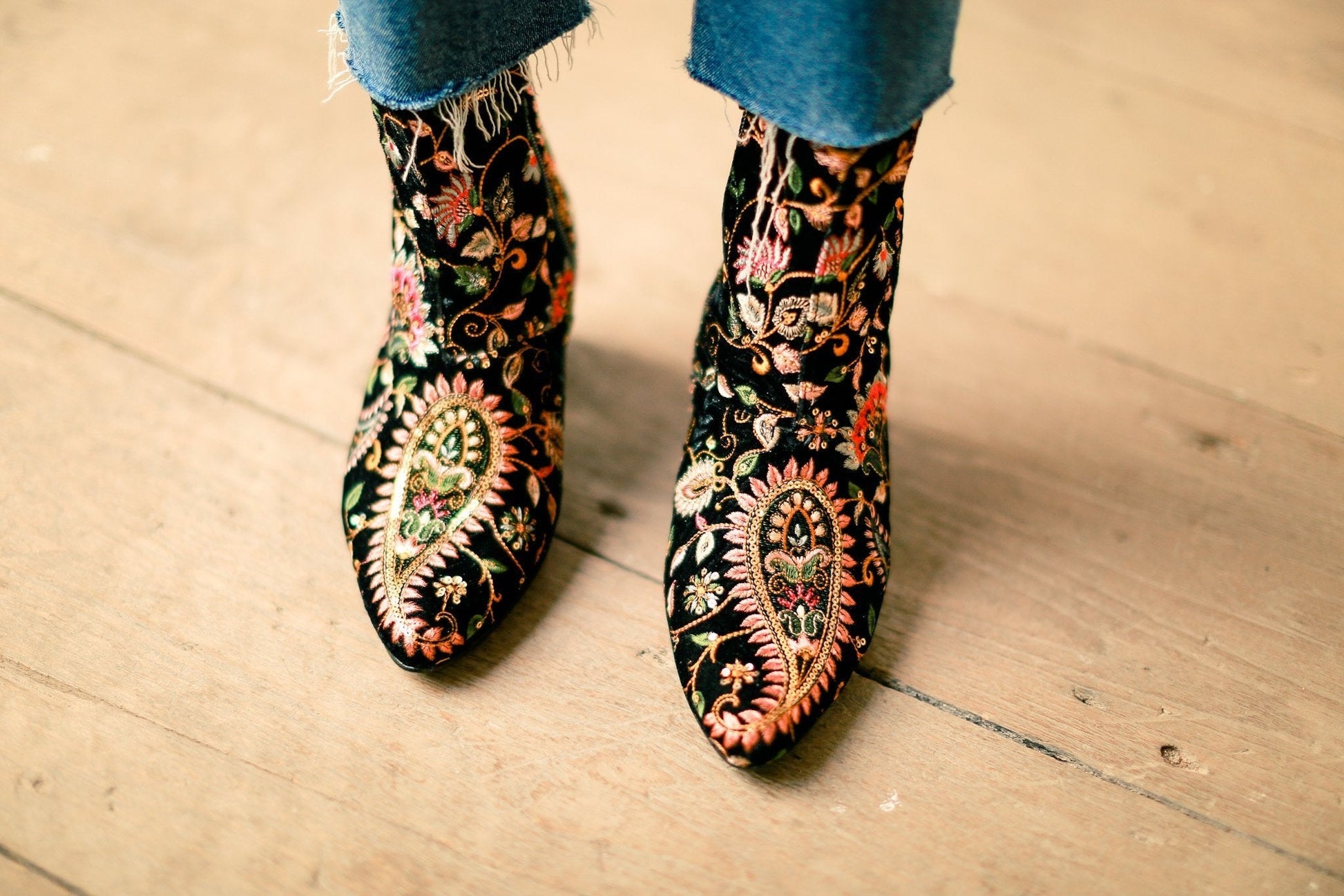 EMBROIDERED VELVET BOOTS LOU - BANGKOK TAILOR CLOTHING STORE - HANDMADE CLOTHING