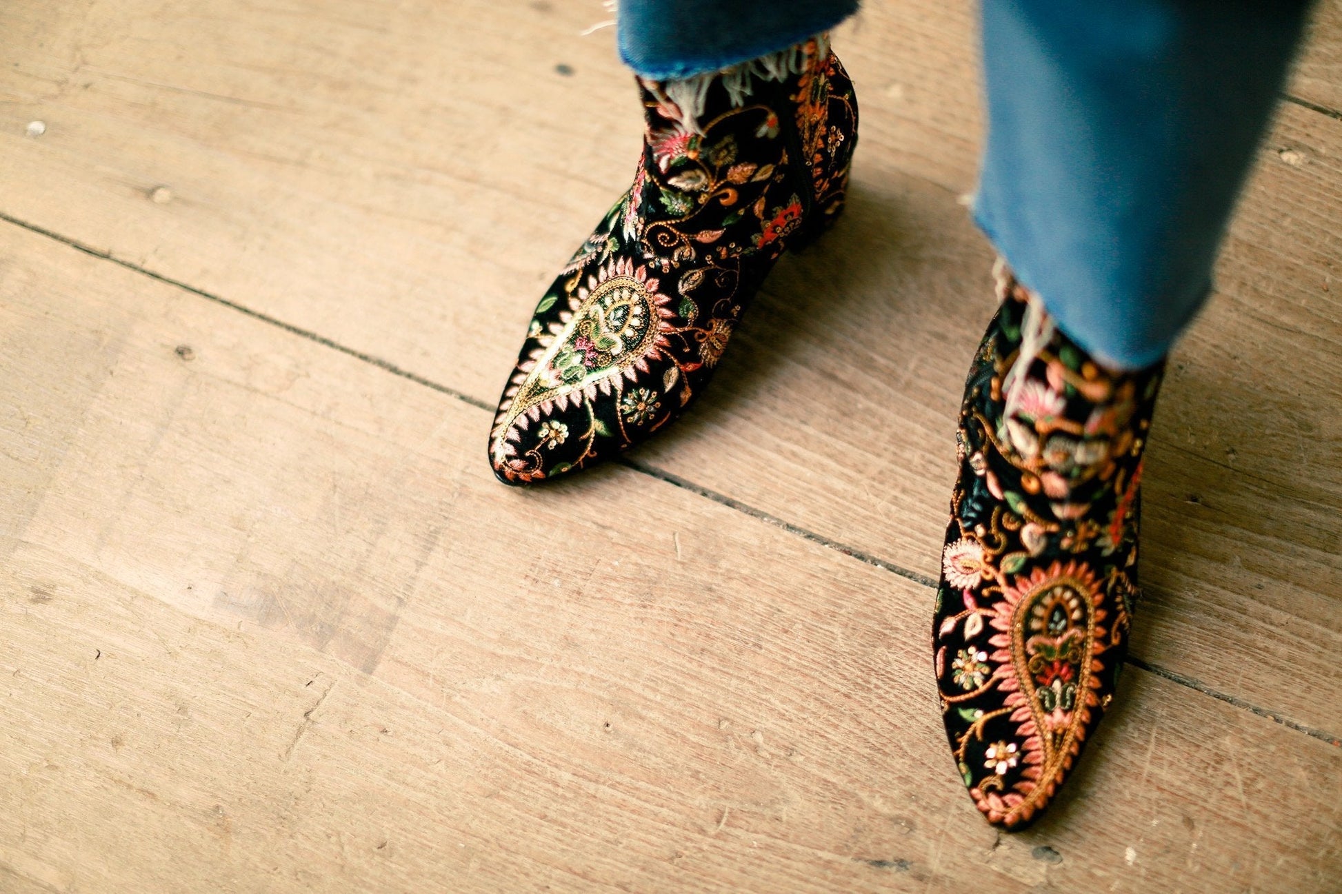 EMBROIDERED VELVET BOOTS LOU - BANGKOK TAILOR CLOTHING STORE - HANDMADE CLOTHING