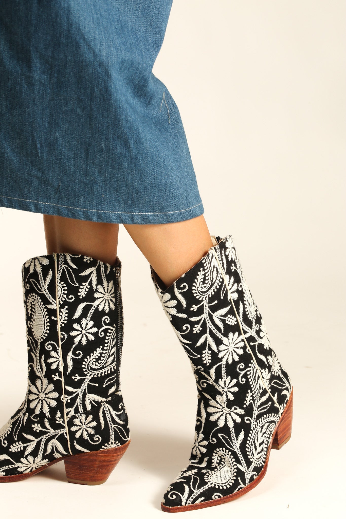 EMBROIDERED WESTERN BOOTS ELLEN - BANGKOK TAILOR CLOTHING STORE - HANDMADE CLOTHING