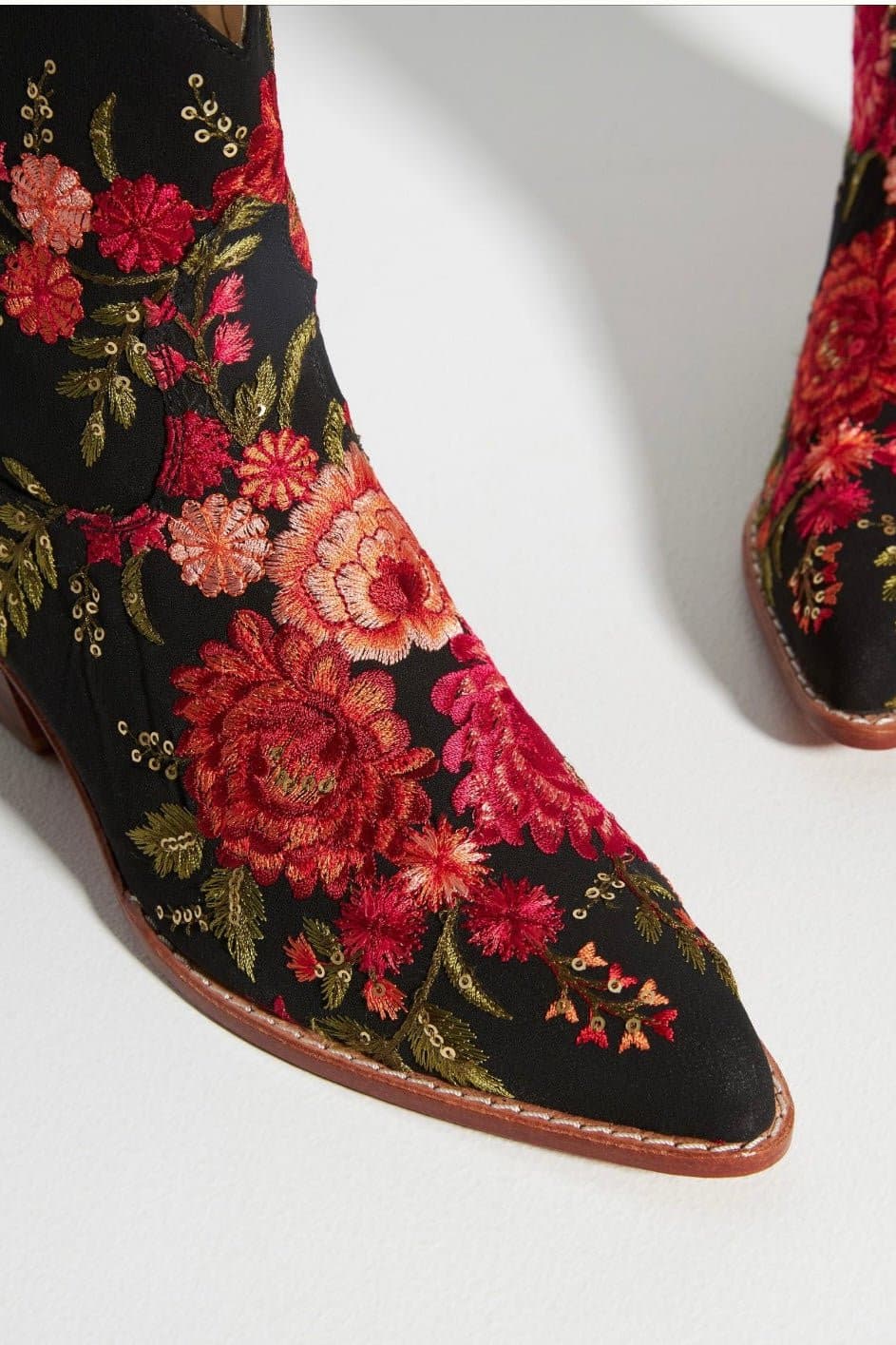 EMBROIDERED WESTERN BOOTS LEILA - BANGKOK TAILOR CLOTHING STORE - HANDMADE CLOTHING