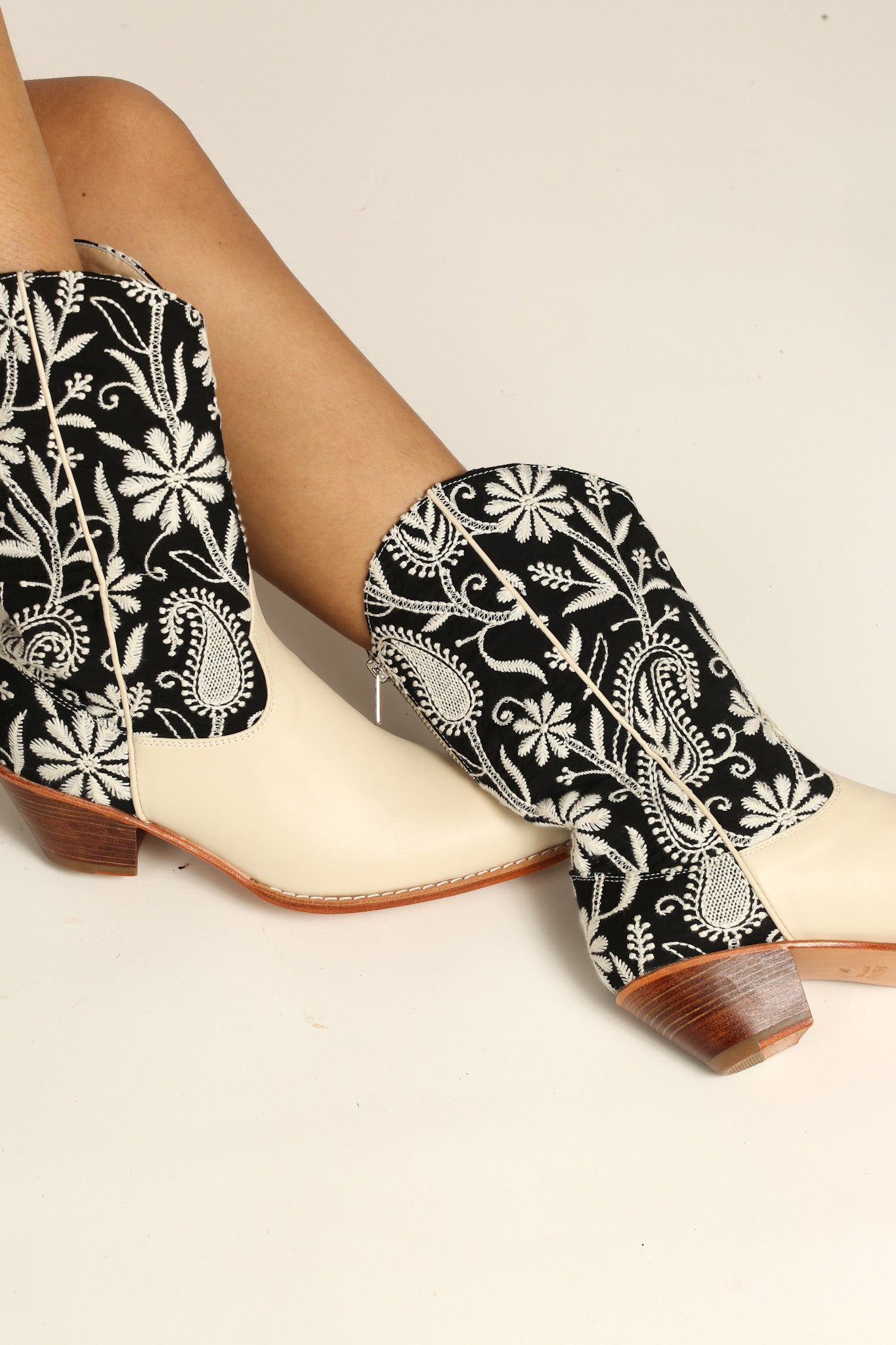 EMBROIDERED WESTERN BOOTS NICOLE - BANGKOK TAILOR CLOTHING STORE - HANDMADE CLOTHING