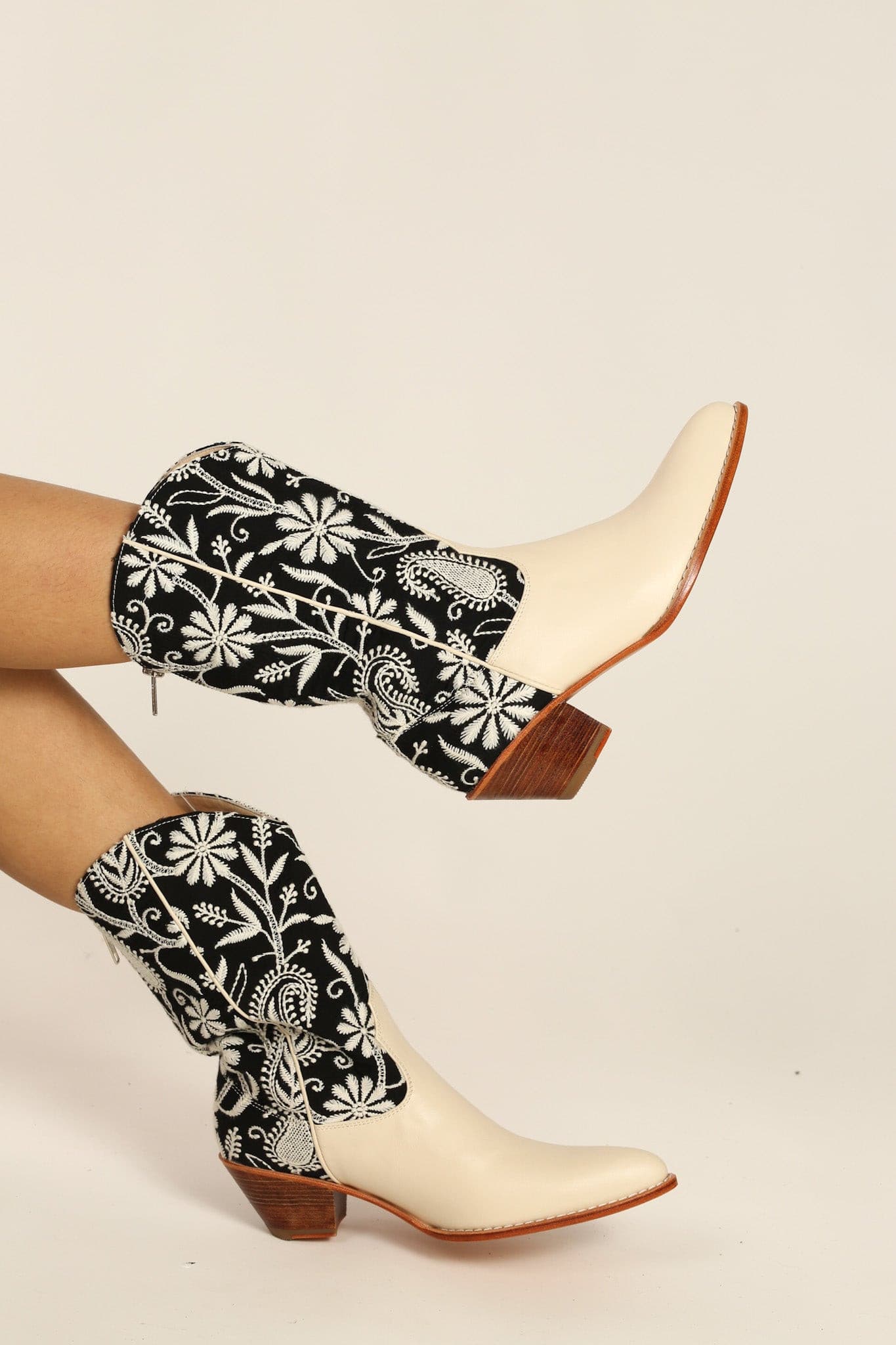 EMBROIDERED WESTERN BOOTS NICOLE - BANGKOK TAILOR CLOTHING STORE - HANDMADE CLOTHING