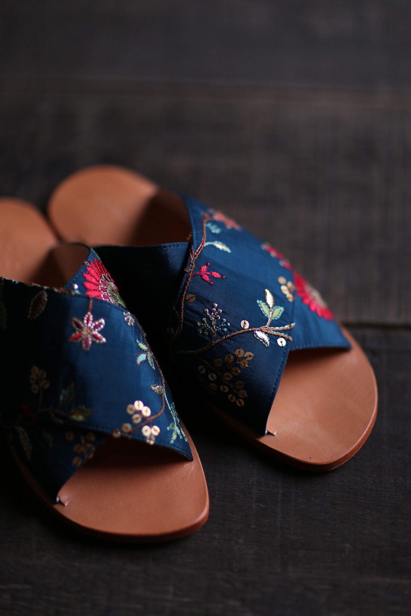 HAND CRAFTED LEATHER SOLE SANDALS BALI - BANGKOK TAILOR CLOTHING STORE - HANDMADE CLOTHING