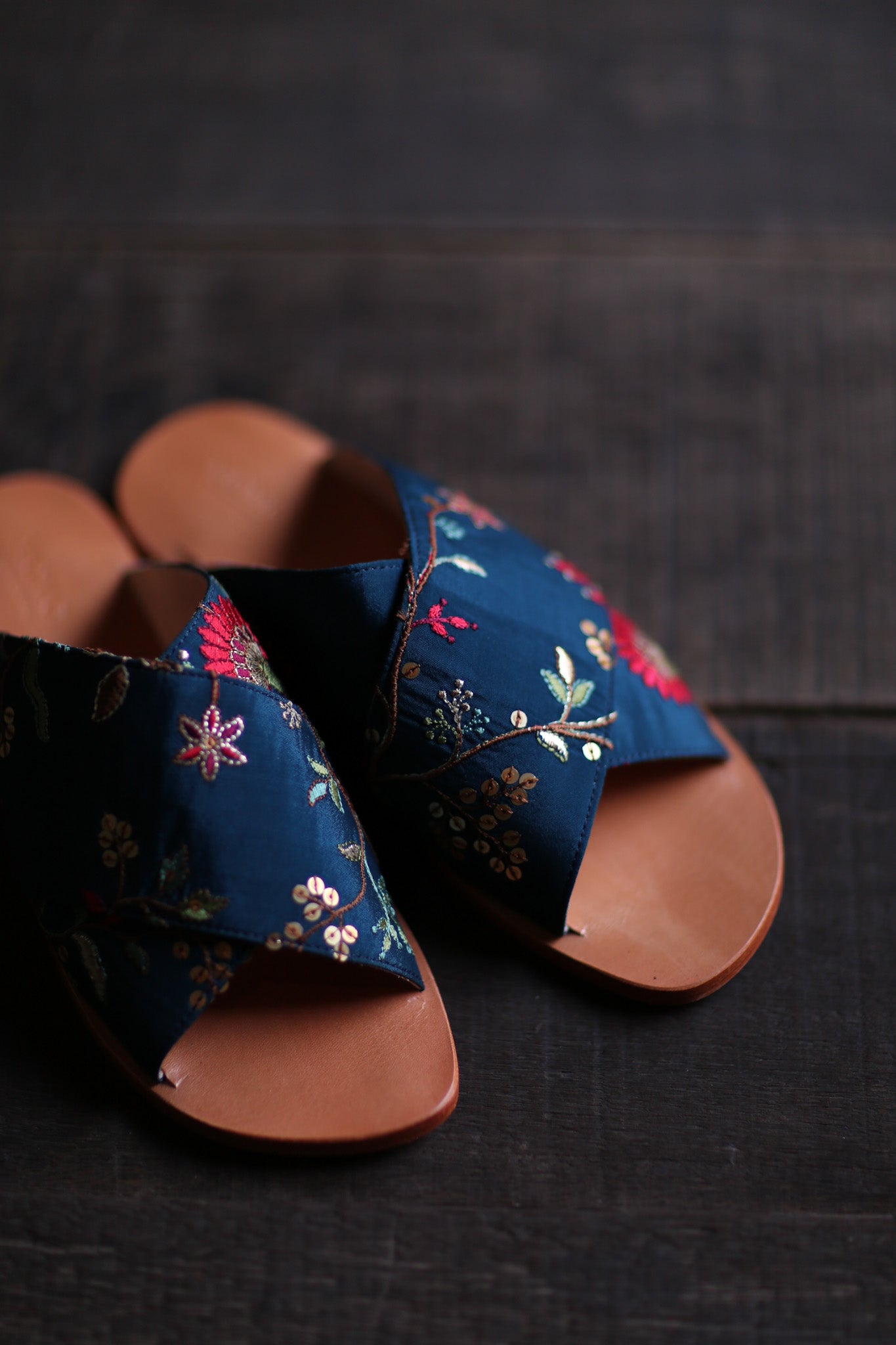 HAND CRAFTED LEATHER SOLE SANDALS BALI - BANGKOK TAILOR CLOTHING STORE - HANDMADE CLOTHING