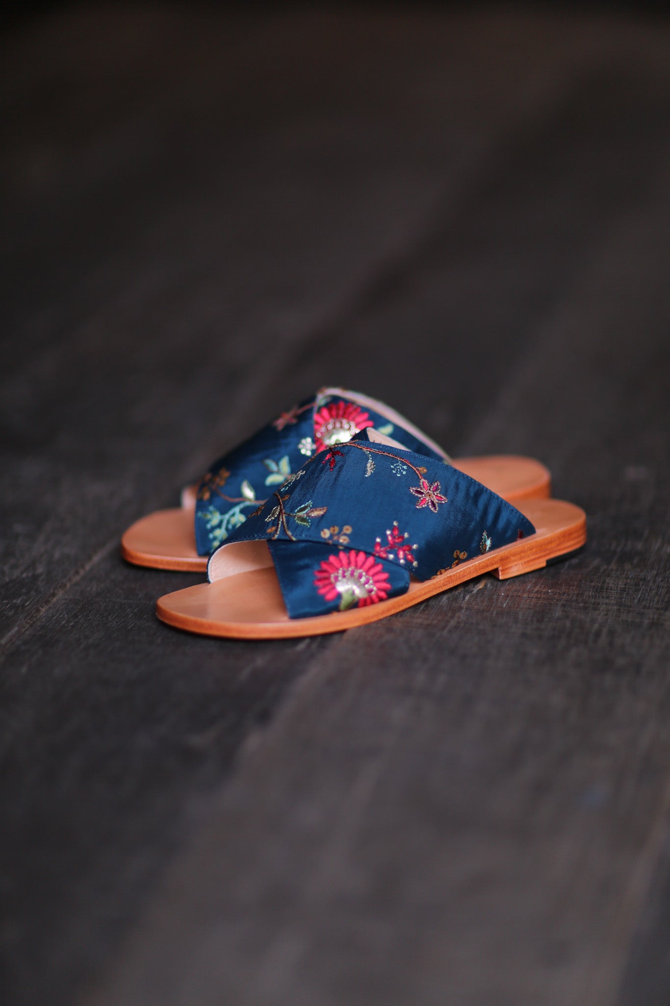 HAND CRAFTED LEATHER SOLE SANDALS BALI - BANGKOK TAILOR CLOTHING STORE - HANDMADE CLOTHING