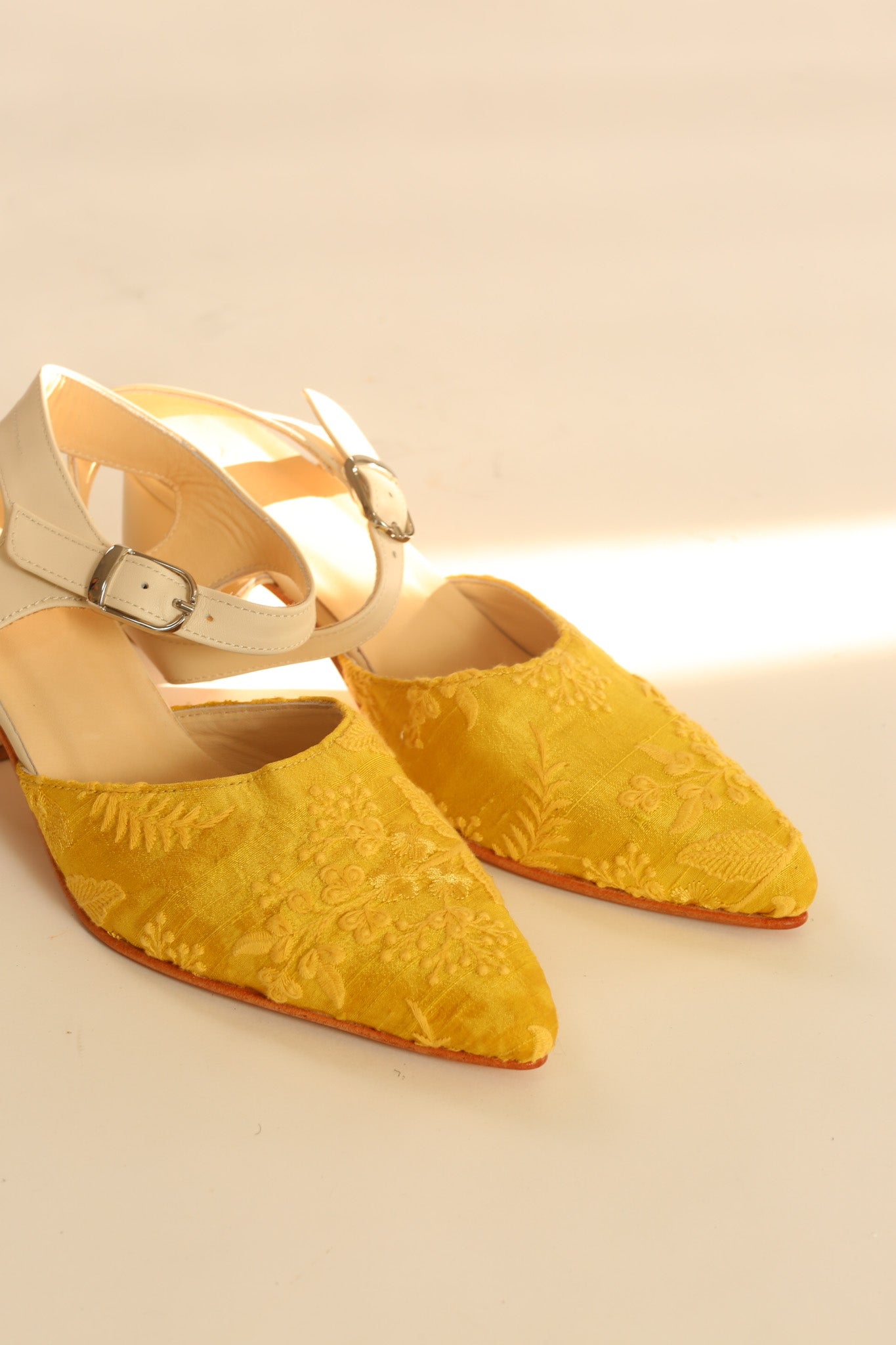 HEELED SANDALS ALYSA - BANGKOK TAILOR CLOTHING STORE - HANDMADE CLOTHING