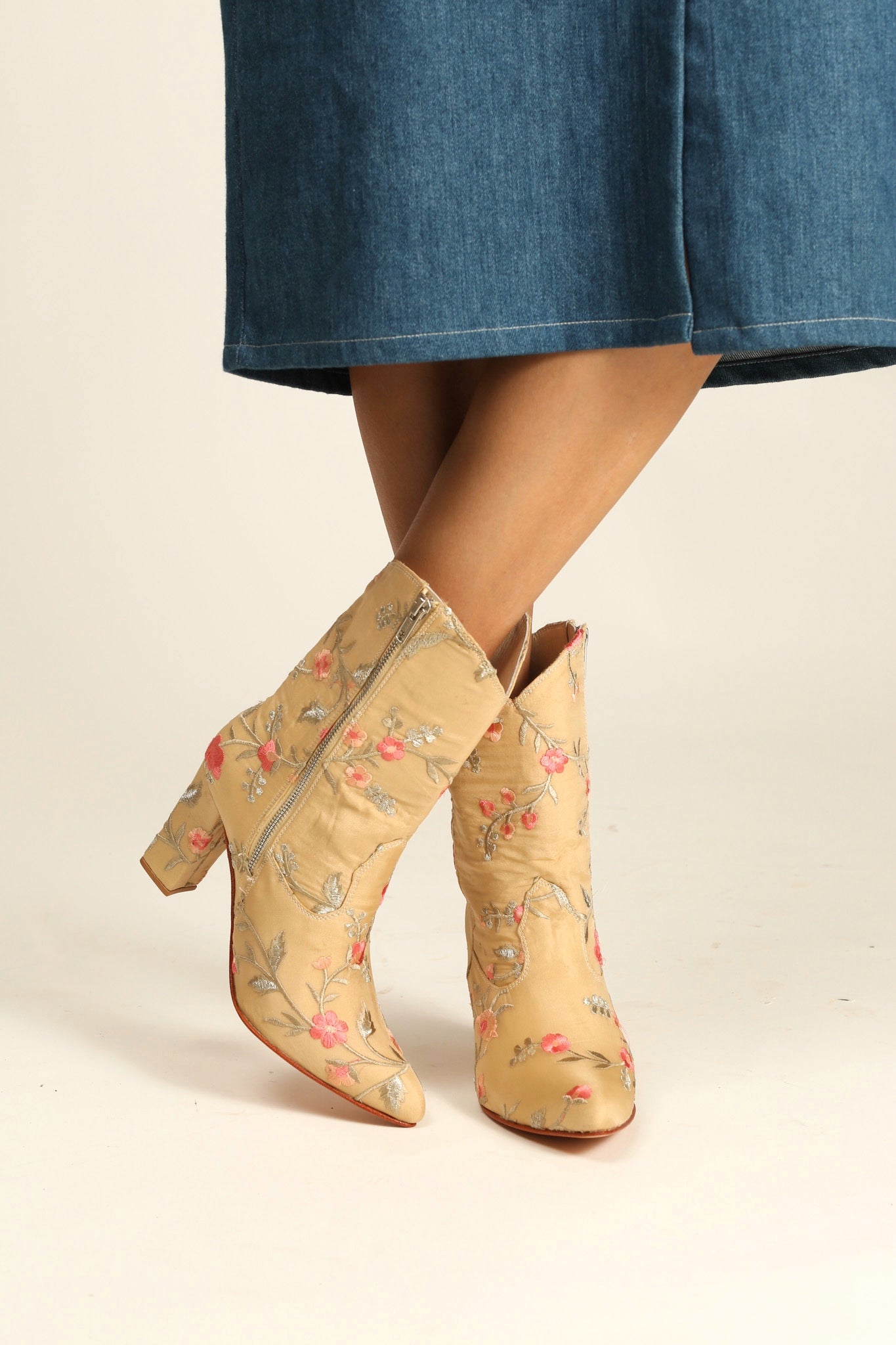 HIGH HEEL EMBROIDERED BOOTS DAINE - BANGKOK TAILOR CLOTHING STORE - HANDMADE CLOTHING