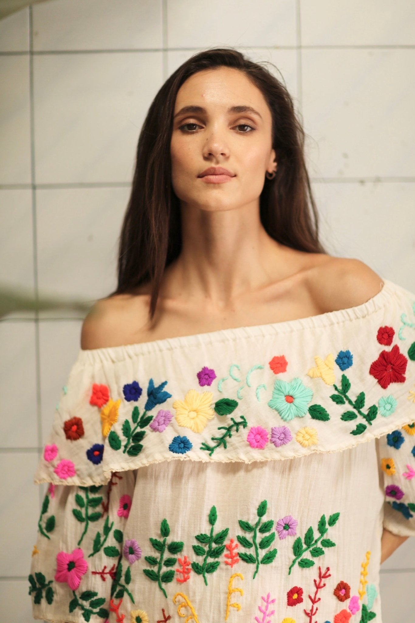 LITTLE FLOWERS TOP WHITE COLOR - BANGKOK TAILOR CLOTHING STORE - HANDMADE CLOTHING