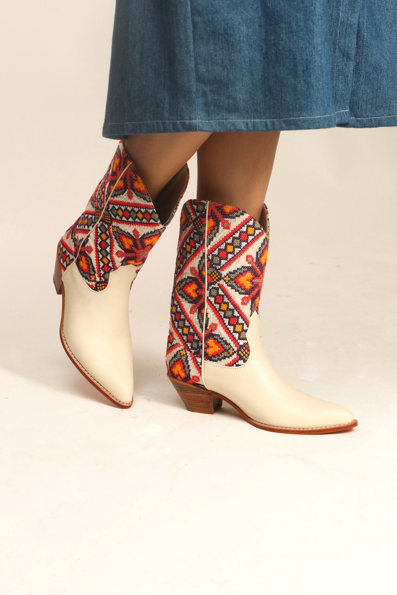 NEEDLESTITCH BOOTS LISAO - BANGKOK TAILOR CLOTHING STORE - HANDMADE CLOTHING