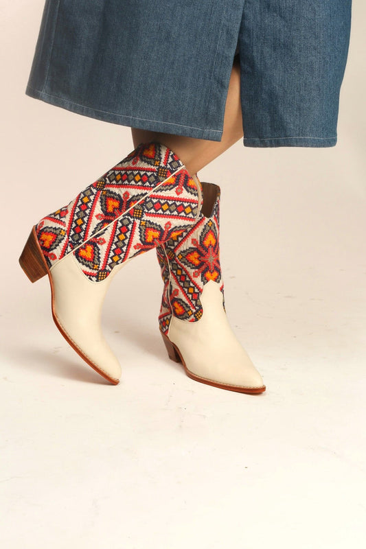 NEEDLESTITCH BOOTS LISAO - BANGKOK TAILOR CLOTHING STORE - HANDMADE CLOTHING