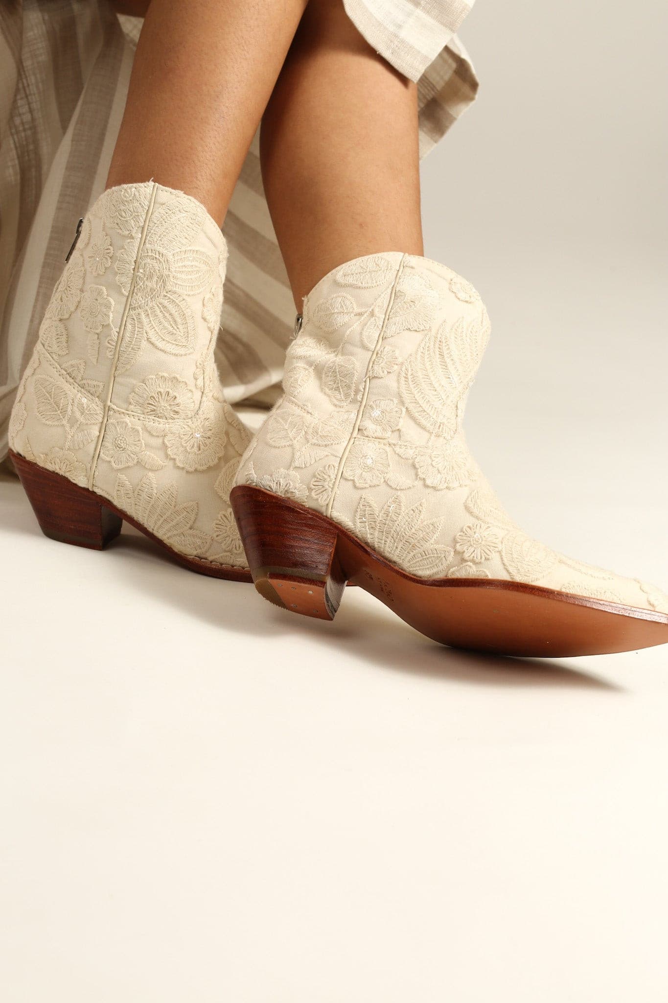 SHORT CREAM ACE EMBROIDERED BOOTS NADY - BANGKOK TAILOR CLOTHING STORE - HANDMADE CLOTHING