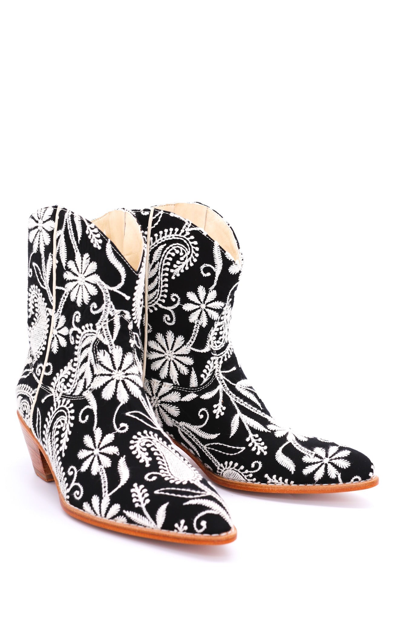 SHORT EMBROIDERED BOOTS LERA - BANGKOK TAILOR CLOTHING STORE - HANDMADE CLOTHING