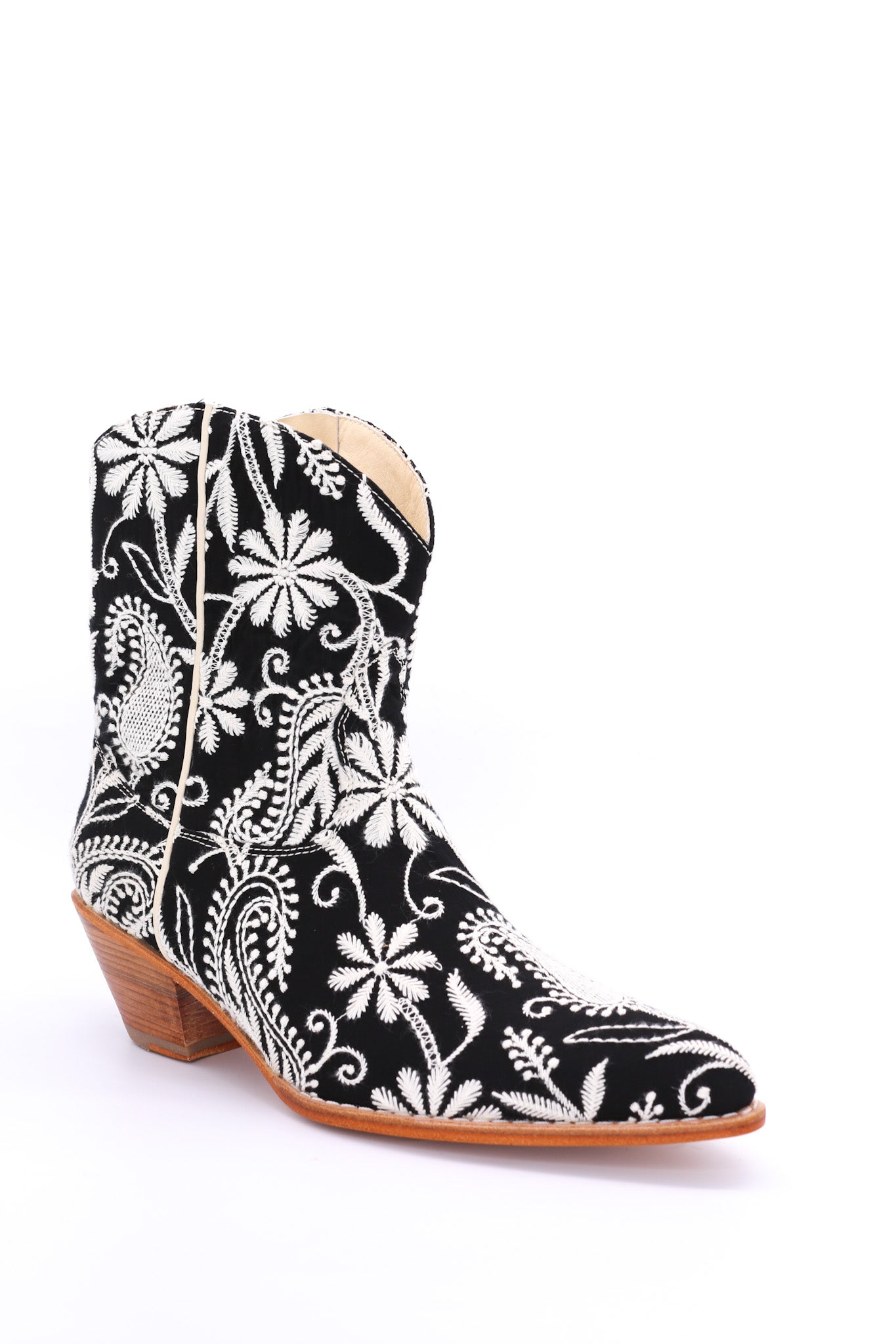 SHORT EMBROIDERED BOOTS LERA - BANGKOK TAILOR CLOTHING STORE - HANDMADE CLOTHING