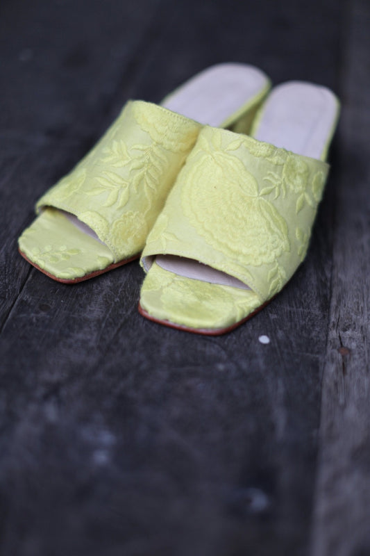 SUMMER MULES DOAN IN YELLOW EMBROIDERY - BANGKOK TAILOR CLOTHING STORE - HANDMADE CLOTHING