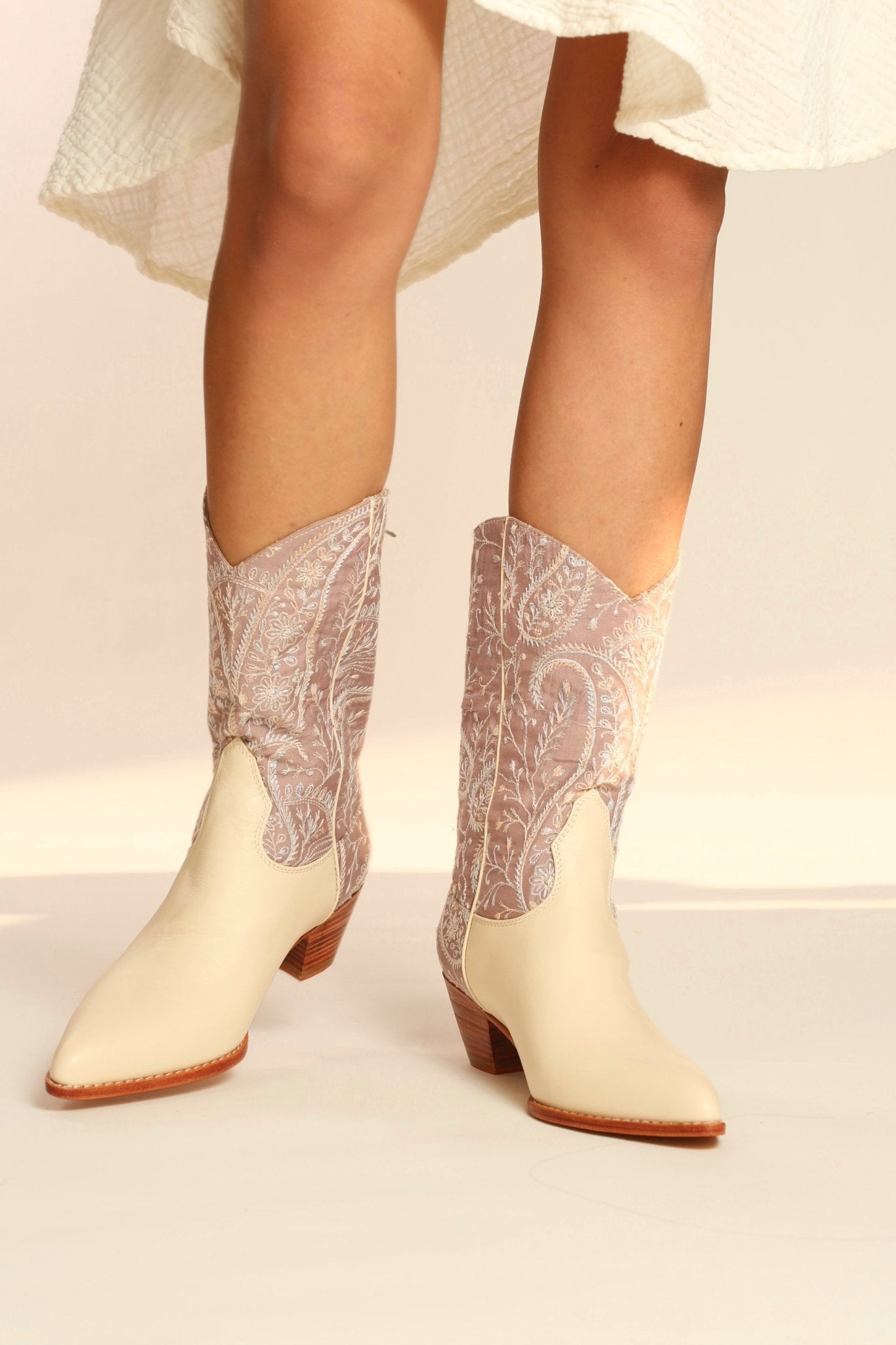 TENDER PINK EMBROIDERED WESTERN BOOTS SAHEBI - BANGKOK TAILOR CLOTHING STORE - HANDMADE CLOTHING