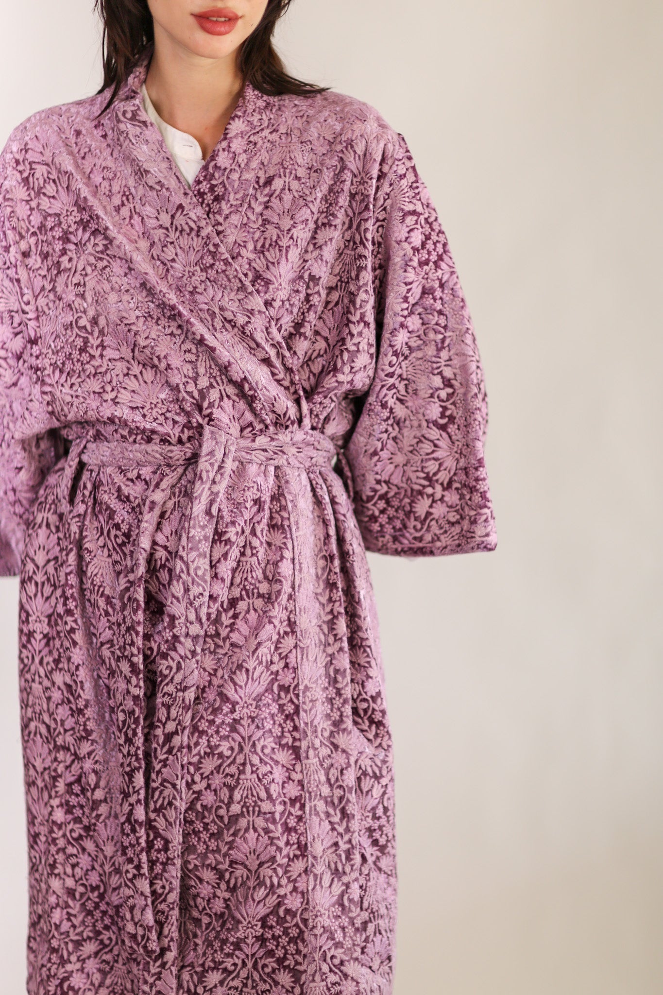 VELVET EMBROIDERED KIMONO GOYA - BANGKOK TAILOR CLOTHING STORE - HANDMADE CLOTHING