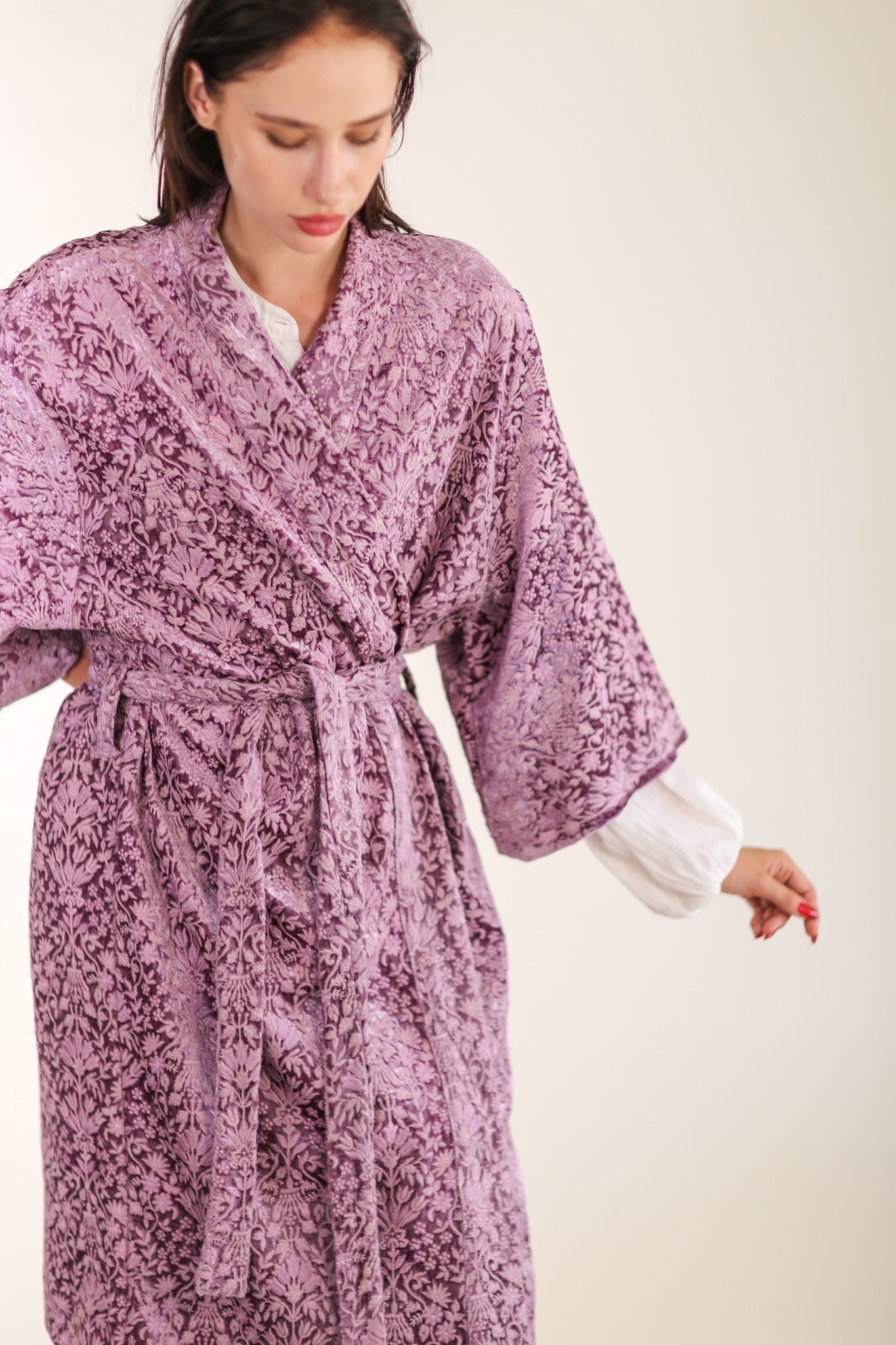 VELVET EMBROIDERED KIMONO GOYA - BANGKOK TAILOR CLOTHING STORE - HANDMADE CLOTHING