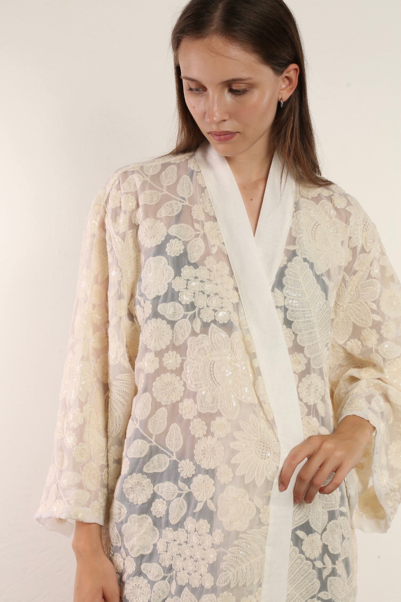 WHITE CREAM LACE FLOWER KIMONO - BANGKOK TAILOR CLOTHING STORE - HANDMADE CLOTHING