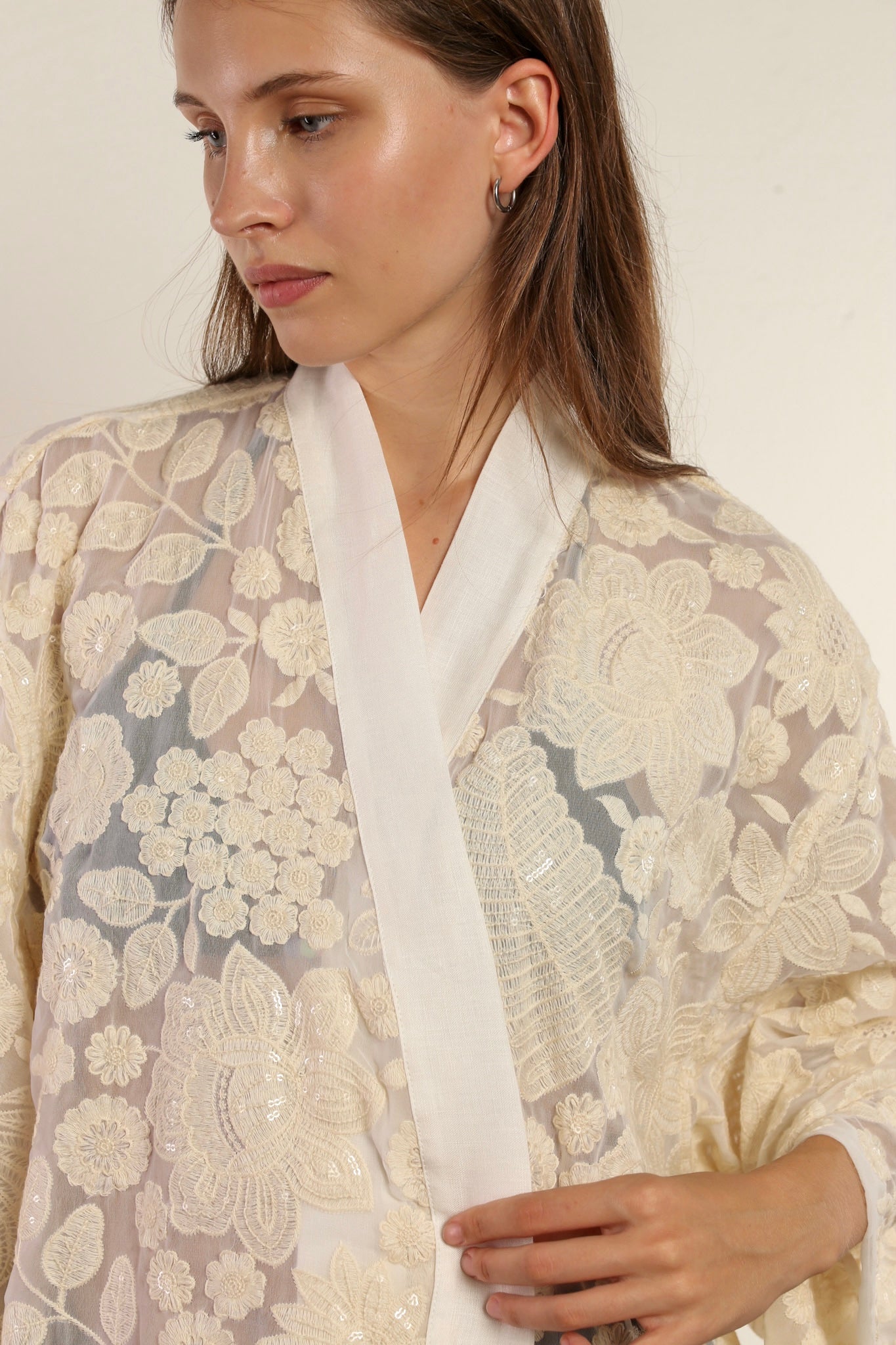 WHITE CREAM LACE FLOWER KIMONO - BANGKOK TAILOR CLOTHING STORE - HANDMADE CLOTHING