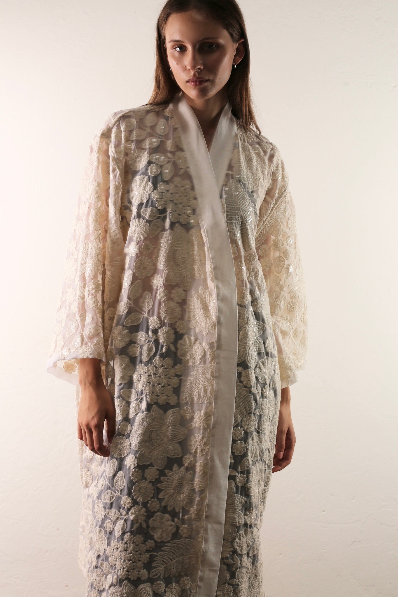 WHITE CREAM LACE FLOWER KIMONO - BANGKOK TAILOR CLOTHING STORE - HANDMADE CLOTHING